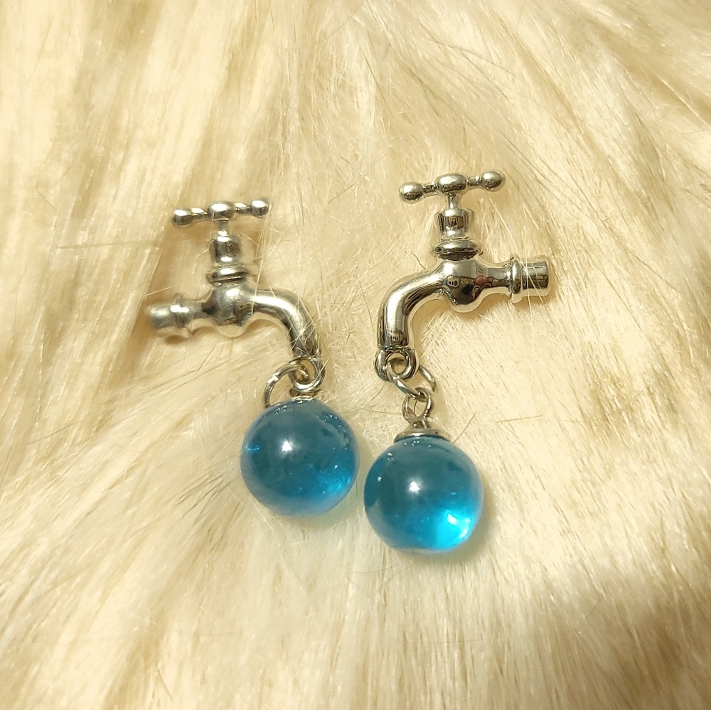 American valve earrings
